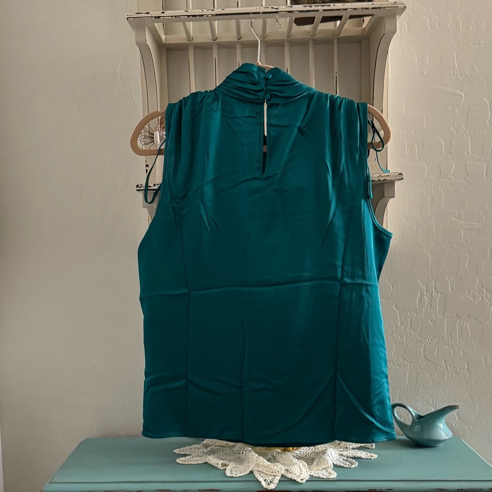 White House Black Market Teal Sleeveless Mock Neck Top Medium Never worn